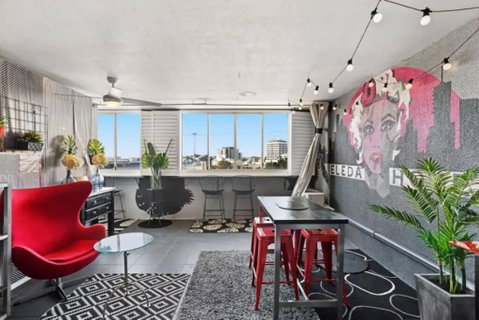 Retro Chic Vibes, Tropical Pool & Prime Location - Accommodation BNB 0