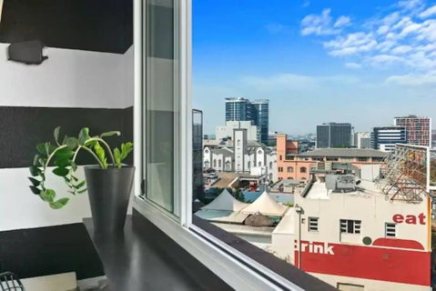 Retro Chic Vibes, Tropical Pool & Prime Location - Accommodation BNB 2