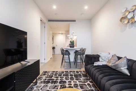 Ritzy Apartment In Iconic Australia 108 With Views - Accommodation BNB 2