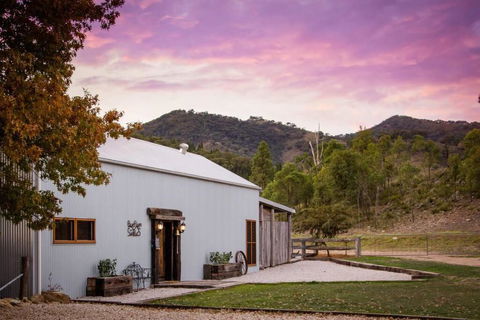 Riverlea Stables- Style And Charm Await You! - Accommodation BNB 0