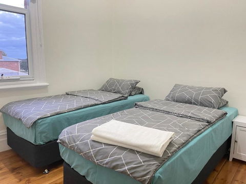 Riverside Hotel - Accommodation BNB 2