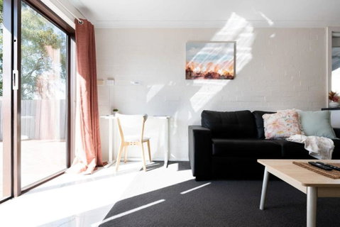 Riverside Gem With Parking And WiFi - Accommodation BNB 1
