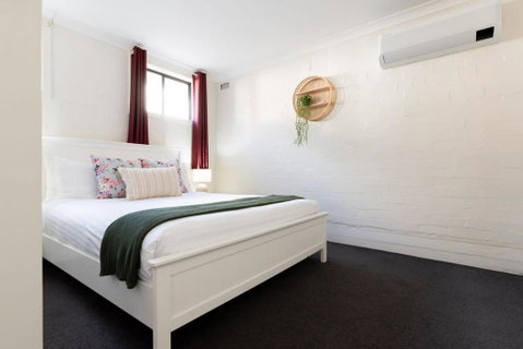 Riverside Gem With Parking And WiFi - Accommodation BNB 2