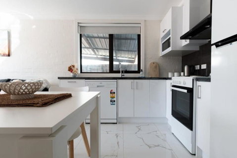 Riverside Gem With Parking And WiFi - Accommodation BNB 3