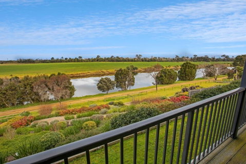 Riverside Haven - Accommodation BNB 3