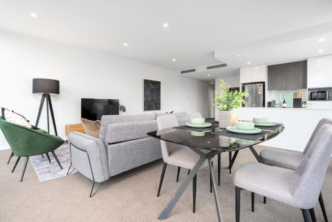 Roomy 2BR 2BA City-Centre Apt - Accommodation BNB 1