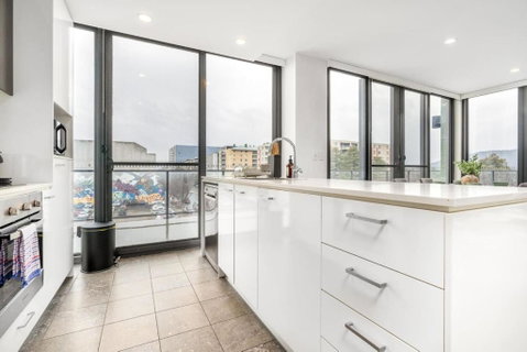 Roomy 2BR 2BA City-Centre Apt - Accommodation BNB 2