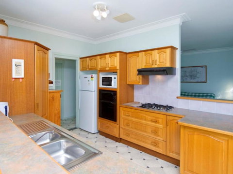 Salamander Beach Front - Accommodation BNB 3