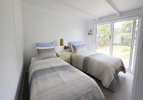 Saltbush - Ideally Located And Modernised MCM Beach House - Accommodation BNB 1
