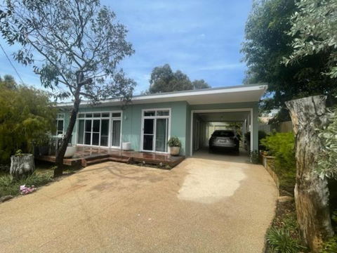 Saltbush - Ideally Located And Modernised MCM Beach House - Accommodation BNB 0