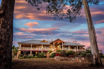 Robyn\'s Nest Lakeside Resort with Accommodation BNB