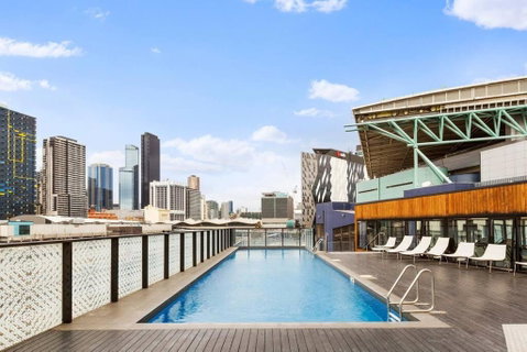 Rooftop Pool 2BR Apt At Marvel Stadium With Free Parking - Accommodation BNB 3
