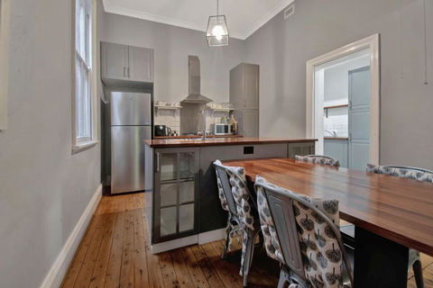 Rose Cottage - Stroll To CBD, Leafy Setting - Accommodation BNB 1