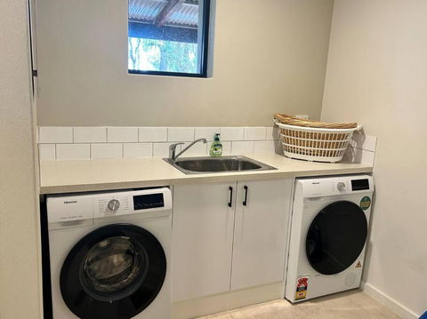 Rosella - Bushland Hideaway - Accommodation BNB 2