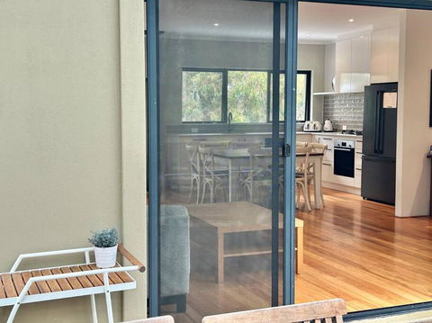 Rosella - Bushland Hideaway - Accommodation BNB 3