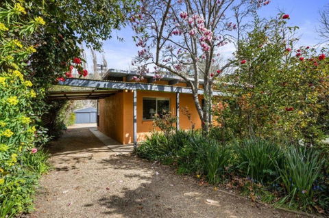 Roses On The River - An Absolute River Frontage Cottage - Accommodation BNB 1