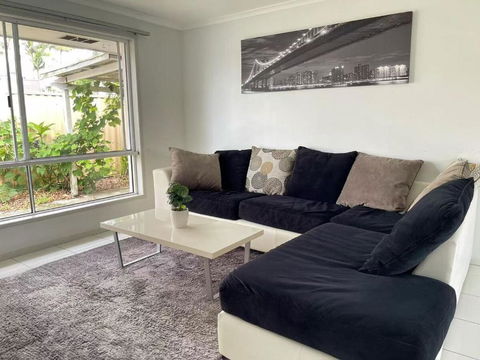 Runaway Bay Family Haven With 4beds - Accommodation BNB 0