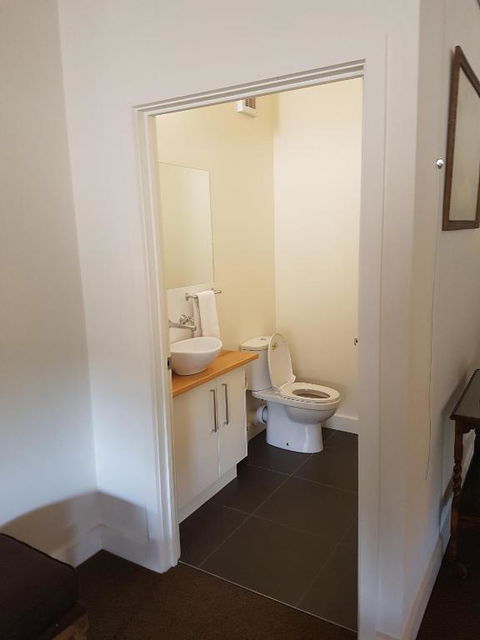 Saladin Lodge - Accommodation BNB 1