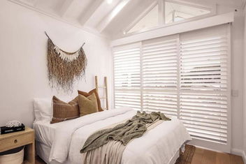 SALTY PALMS On HENLEY -THREE with Accommodation BNB