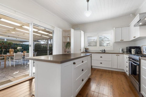 Sampson Cottage - Historic Charm - Accommodation BNB 2