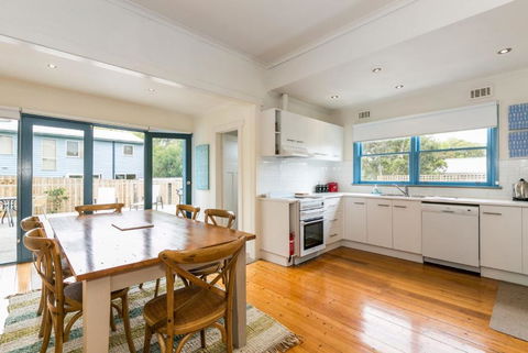 Sand Surf And Sunshine - Accommodation BNB 1