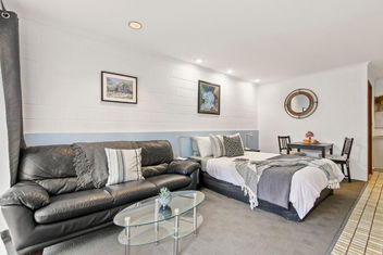 Sandbar Motel with Accommodation BNB