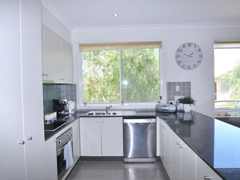 Sandpiper 3 - Close To Town And Beach - Accommodation BNB 3