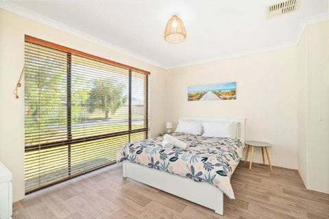 Sandpiper House - Family & Pet Friendly - Accommodation BNB 3