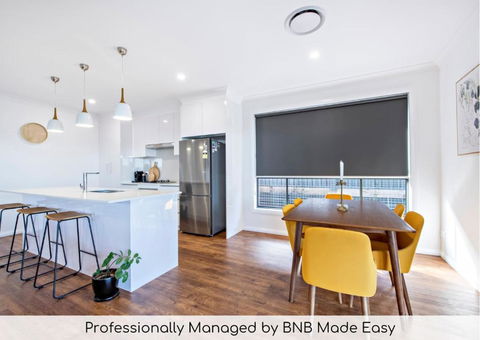 Sandstone - Family Entertainer, Refined Living - Accommodation BNB 0