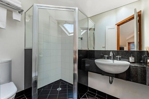 Sandstone Suites - In The Heart Of Port Fairy - Accommodation BNB 3
