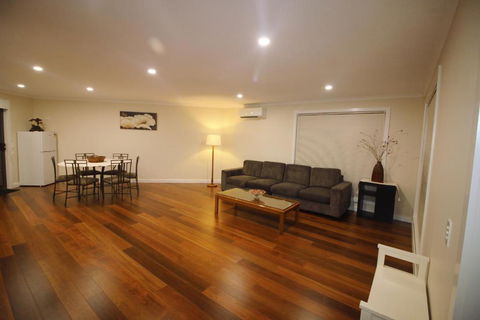 Silver House - Melbourne Airport Accommodation - Accommodation BNB 3