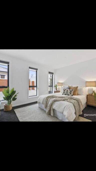 Spacious House Close To Hobart CBD WiFi And New Sony QLED Smart TV - Accommodation BNB 2