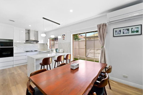 Stunning Bentleigh East 2BR Sun-Filled Home - Accommodation BNB 1