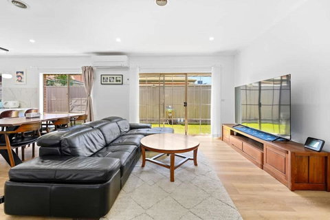 Stunning Bentleigh East 2BR Sun-Filled Home - Accommodation BNB 0