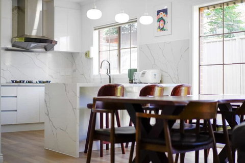 Stunning Bentleigh East 2BR Sun-Filled Home - Accommodation BNB 2