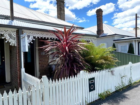 The Edward Townhouse 153 - Tastefully Styled - Accommodation BNB 1