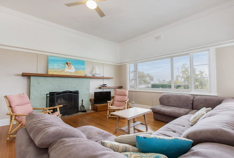 BEACHSIDE GETAWAY - DROMANA - Accommodation BNB 1