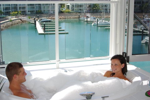 Beachside Magnetic Harbour Apartments - Accommodation BNB 2