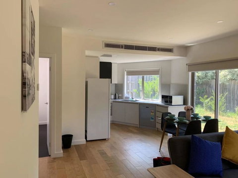 Beautiful Bedroom In Bentleigh East - Accommodation BNB 2