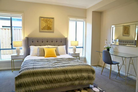 Beautiful House In Melbourne Southwest - Accommodation BNB 0