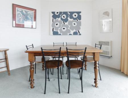 Beehive 14 - Accommodation BNB 2