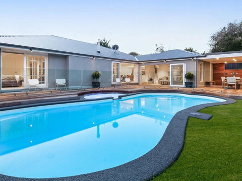 Bella Casa - Luxury Boutique Holiday Home With Heated Pool! - Accommodation BNB 3