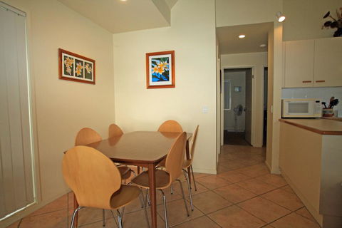 Berrara Lagoon Front Chalet - Accommodation BNB 3