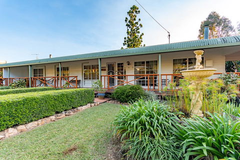 Birds 'n' Bloom Cottages - Accommodation BNB 2