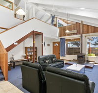 Black Dolphin Waterfront Townhouse - Bay Views - Accommodation BNB