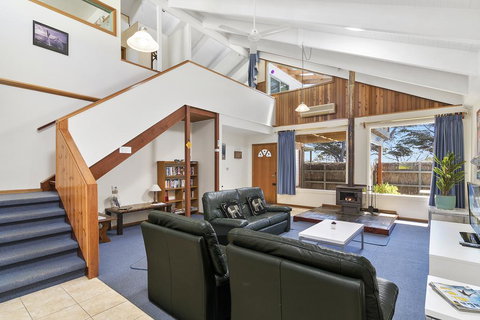 Black Dolphin Waterfront Townhouse - Bay Views - Accommodation BNB 0