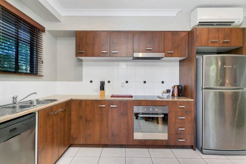 Blue Lagoon Lakeside Apartment - Accommodation BNB 2