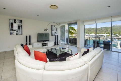 Blue On Blue Penthouse Apartment 335 - Accommodation BNB 0