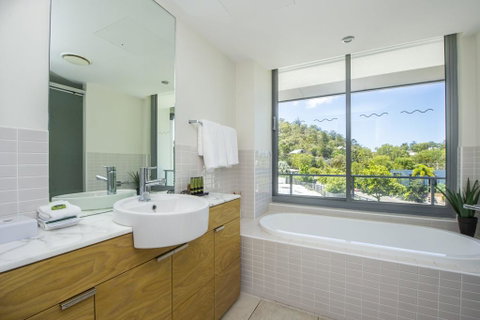 Blue On Blue Penthouse Apartment 335 - Accommodation BNB 1