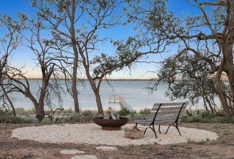 The Jetty House - Lake Frontage Barmera Riverland - Accommodation BNB 2